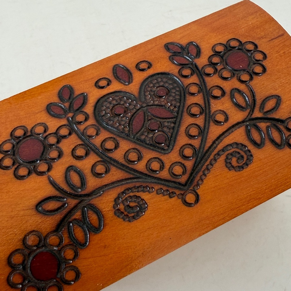 Vintage Wooden Trinket Box Polish Folk Art Handcarved Hearts - Made in Poland - Picture 3 of 11